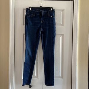 Old Navy Rockstar Midrise Jean - size 6